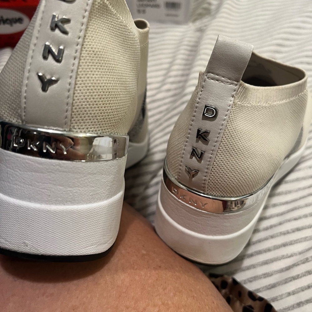 Sneaker - Picture 3 of 3